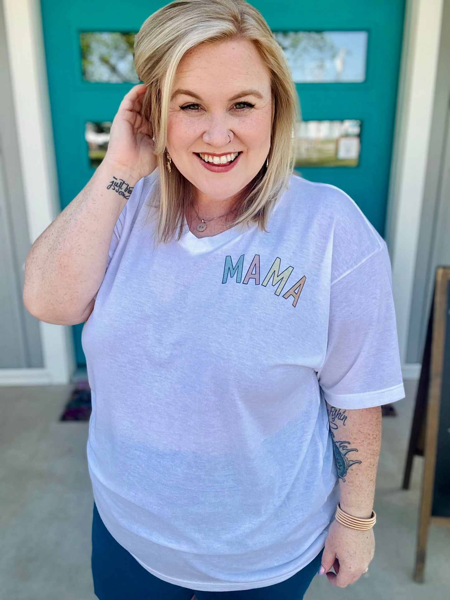 Mama Starburst V-Neck on White (Front/Back)