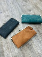 Karen Kiss Lock Clutch in Black