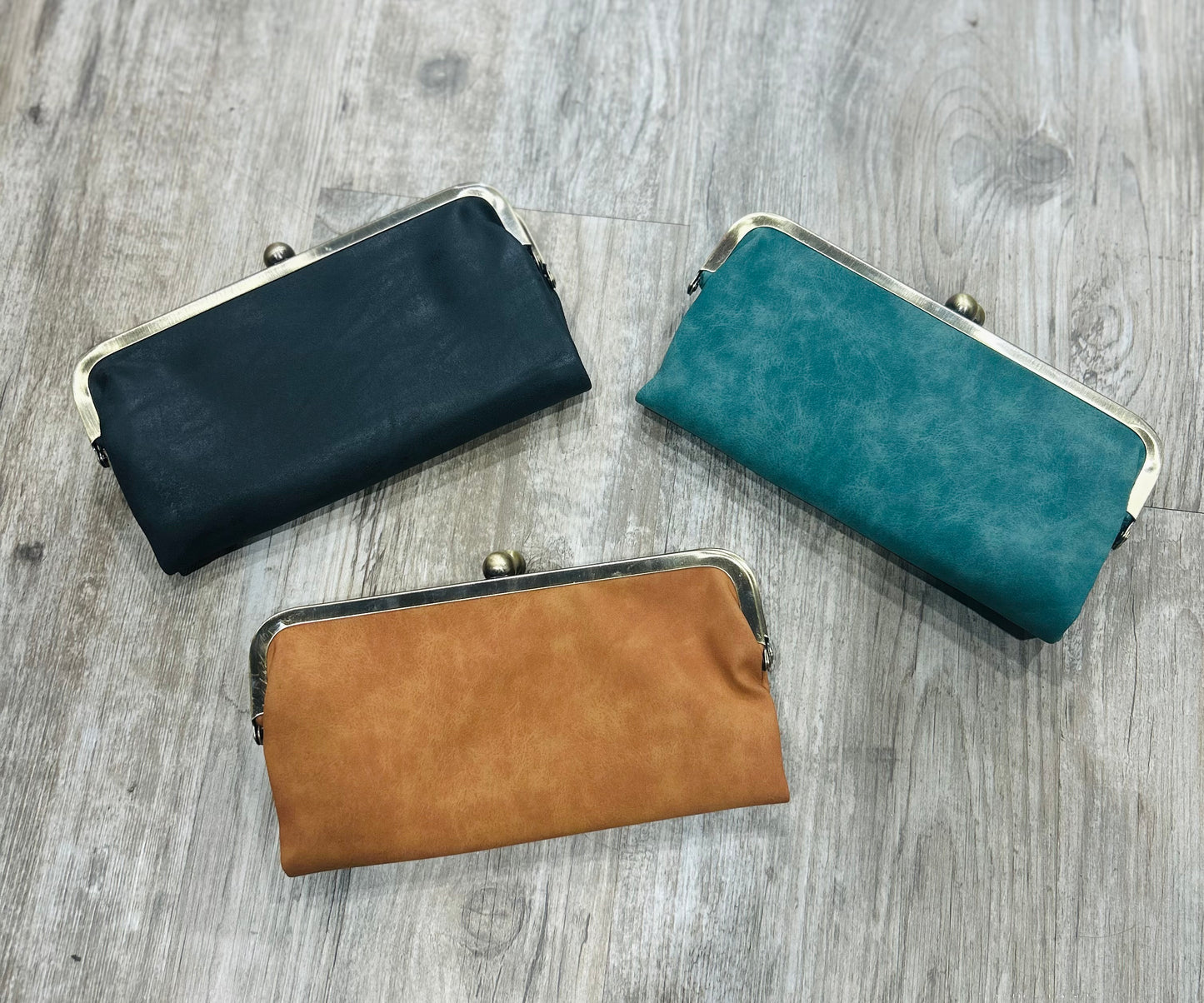 Karen Kiss Lock Clutch in Tan