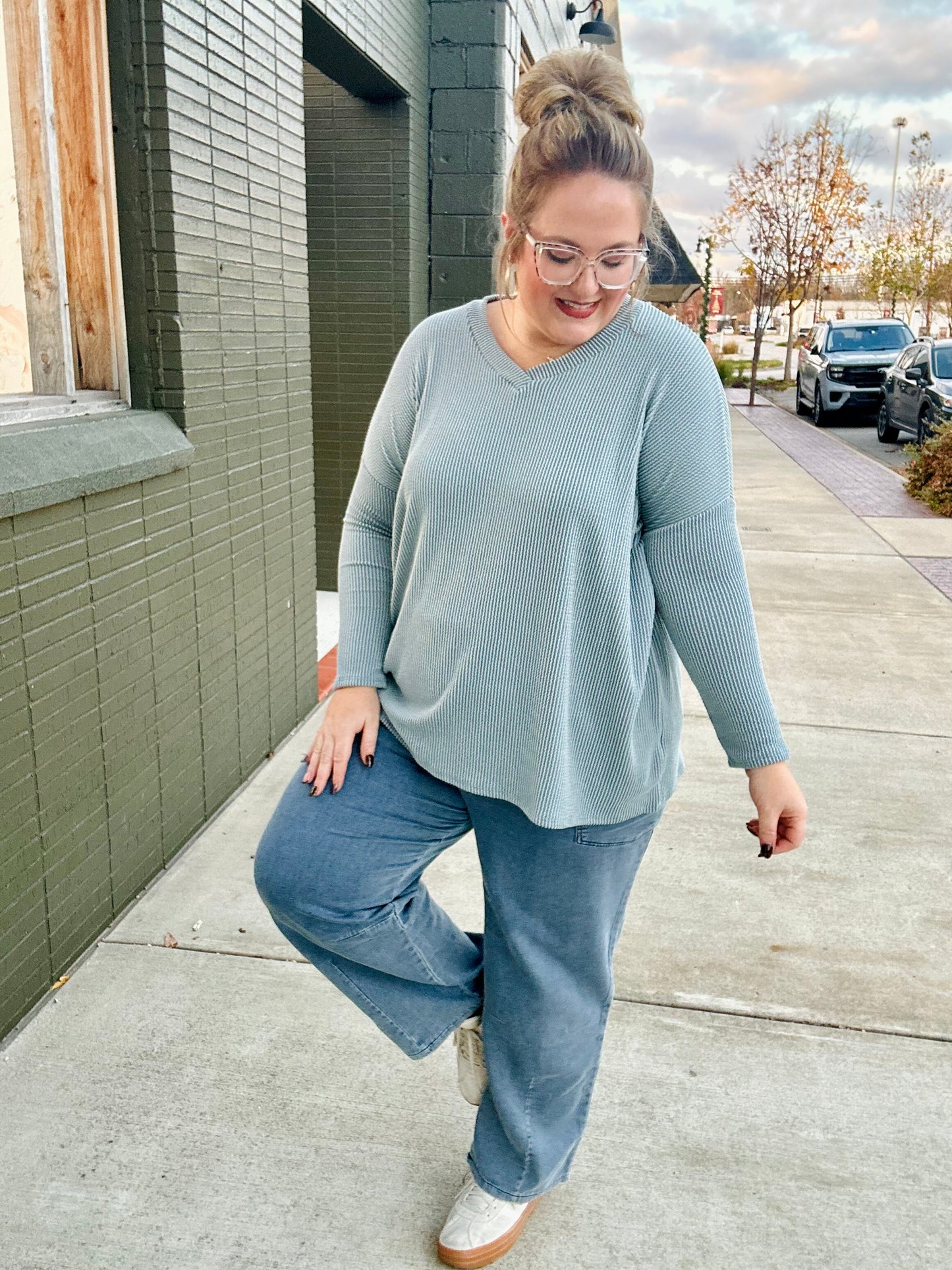 **DOORBUSTER** Karen V Neck Ribbed Top In Blue