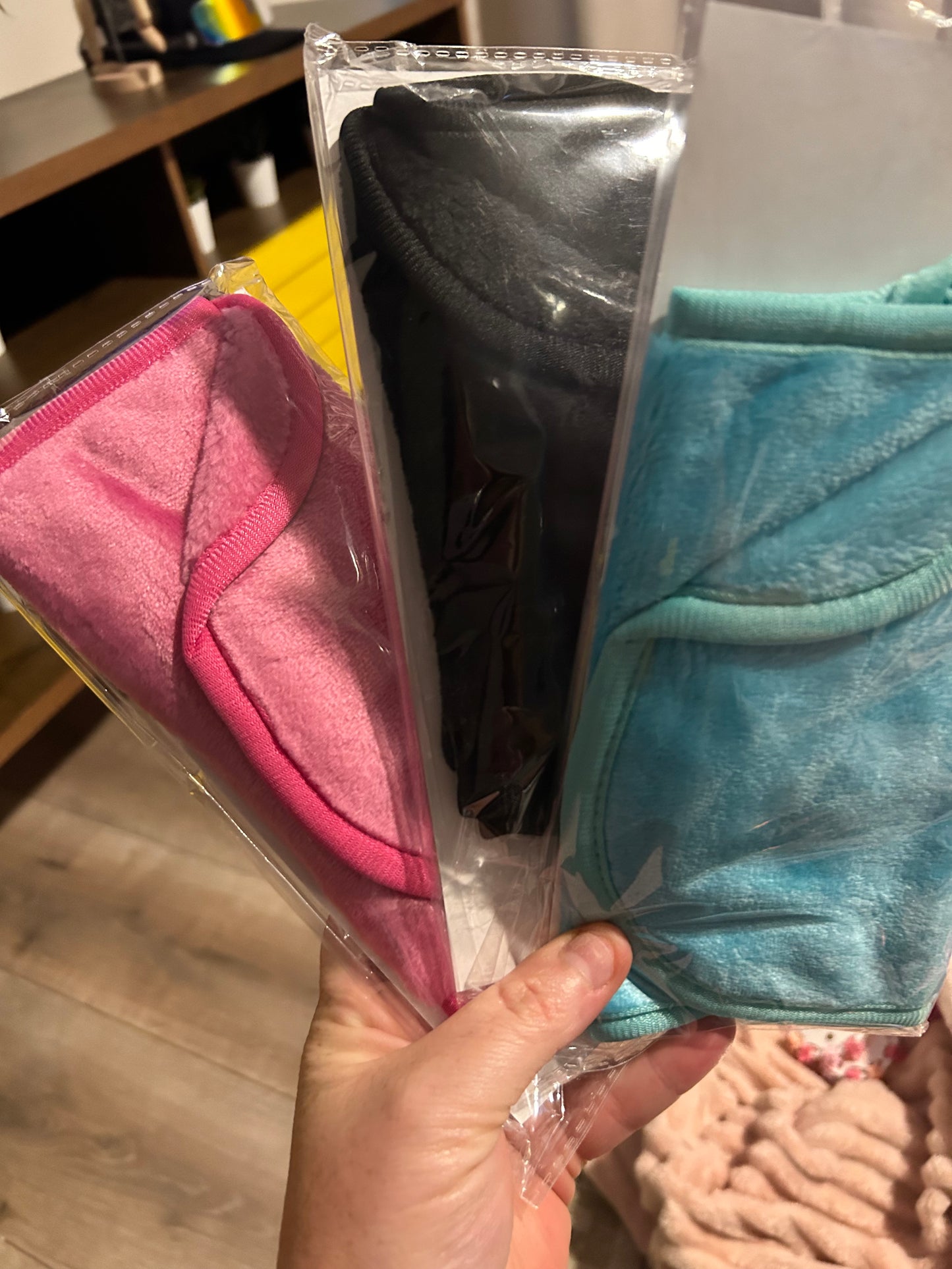 DALLAS MARKET: Microfiber Makeup Remover Cloth (Multiple Colors)