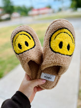 Load image into Gallery viewer, Plush Smile Slippers