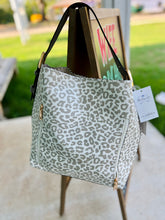 Load image into Gallery viewer, Alexis 2-in-1 Hobo Bag in Light Cheetah
