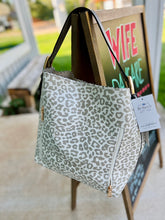 Load image into Gallery viewer, Alexis 2-in-1 Hobo Bag in Light Cheetah