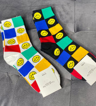 Load image into Gallery viewer, Smiley Crew Socks