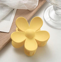 Load image into Gallery viewer, Flower Power Claw Clips