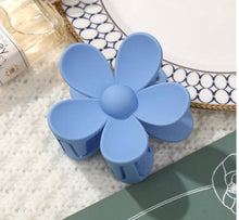 Load image into Gallery viewer, Flower Power Claw Clips