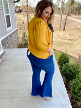 Load image into Gallery viewer, Umgee Flare Jeans