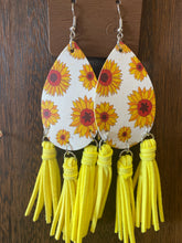 Load image into Gallery viewer, Sunflower Earrings